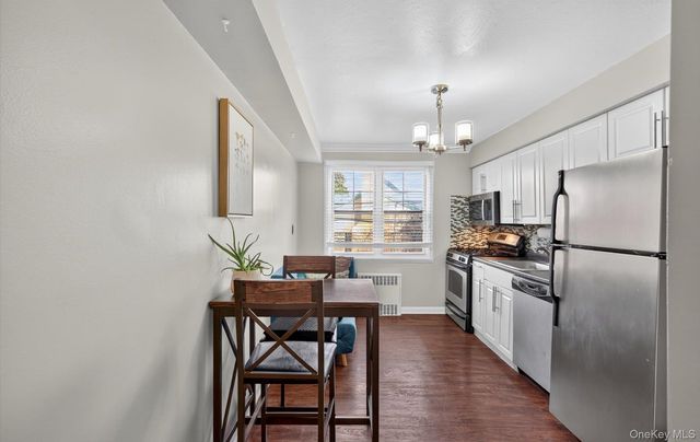 324 Post Avenue 10F, Westbury, NY 11590