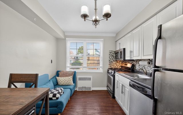 324 Post Avenue 10F, Westbury, NY 11590