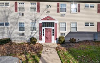 324 Post Avenue 10F, Westbury, NY 11590