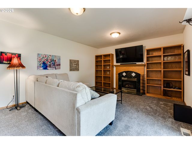 3513 KENDRA St, Eugene, OR 97404