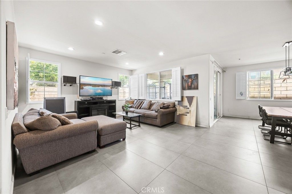 Image 10 of property listing at 2934 S Via Belamaria, Ontario, CA 91762