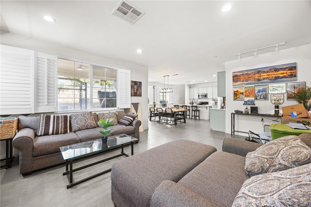 Image 11 of property listing at 2934 S Via Belamaria, Ontario, CA 91762