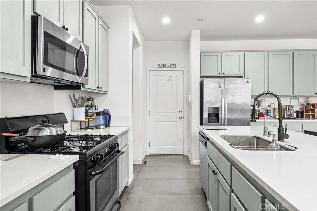 Image 18 of property listing at 2934 S Via Belamaria, Ontario, CA 91762