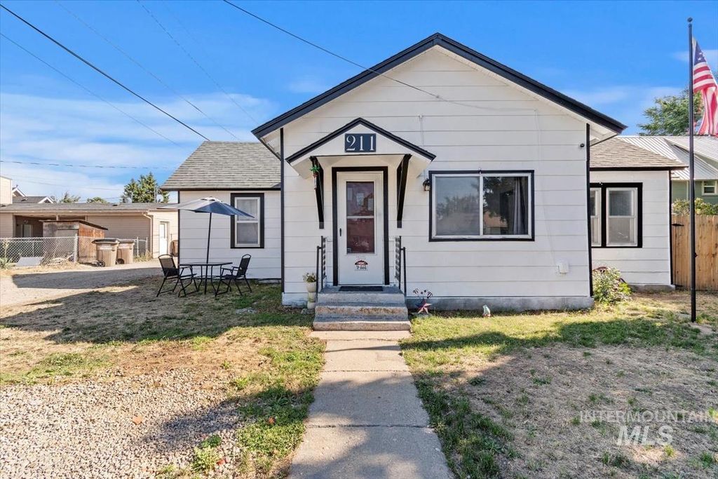 211 W 2nd Street, Emmett, ID 83617