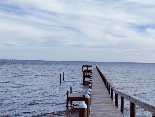 825 Bayshore Dr 508, Pensacola, FL 32507