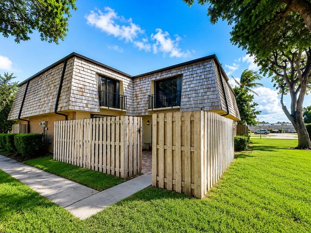331 Lake Arbor Drive, Palm Springs, FL 33461