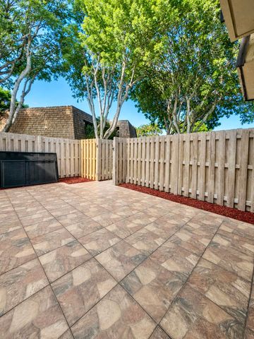 331 Lake Arbor Drive, Palm Springs, FL 33461