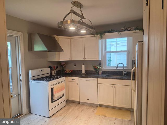 417 W BURKE ST, Martinsburg, WV 25401
