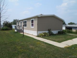 109 East Canyon Drive, Hamburg, NY 14075