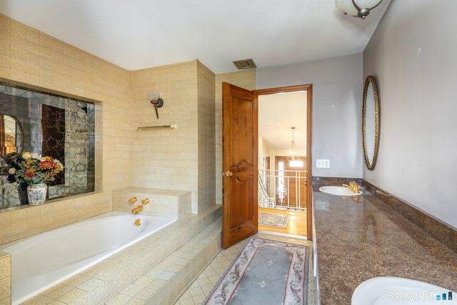 9 Delno Drive, Danbury, CT 06811