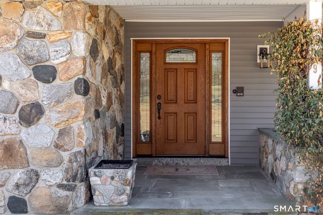 9 Delno Drive, Danbury, CT 06811