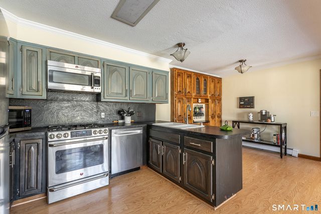 9 Delno Drive, Danbury, CT 06811