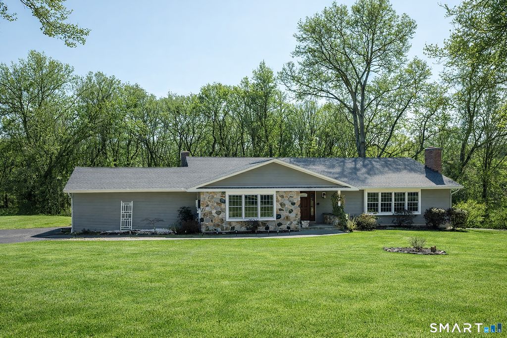 9 Delno Drive, Danbury, CT 06811