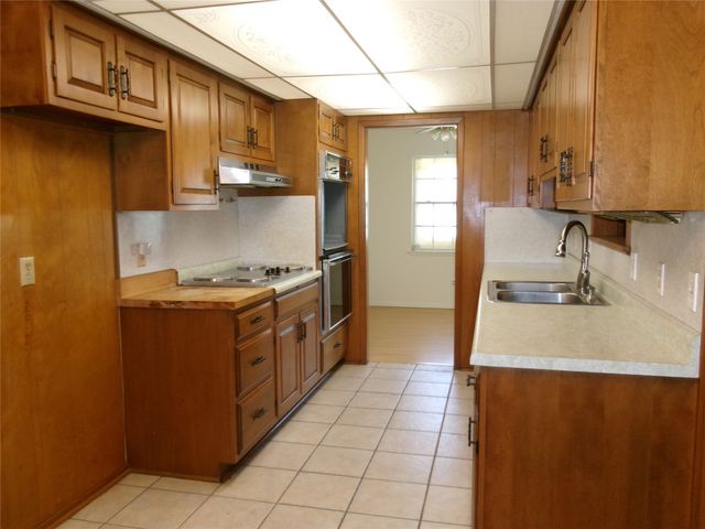 1208 Academy Drive, Arlington, TX 76013