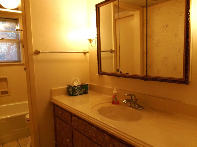 1208 Academy Drive, Arlington, TX 76013