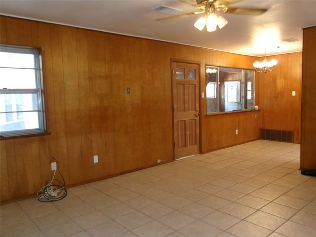 1208 Academy Drive, Arlington, TX 76013