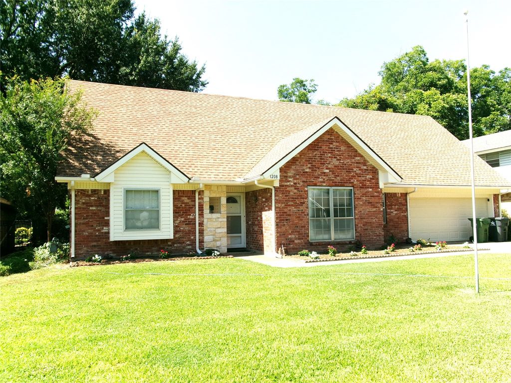 1208 Academy Drive, Arlington, TX 76013