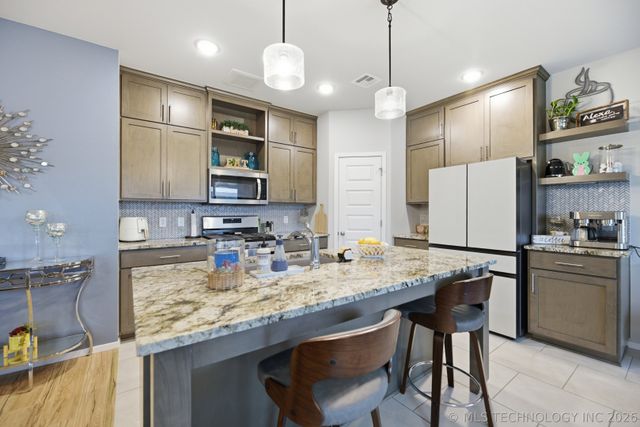 7512 E 89th Street N, Owasso, OK 74055