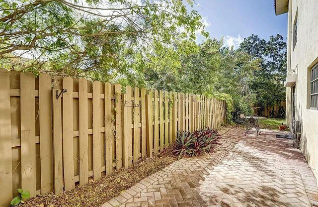 917 NE 16th Avenue 1, Fort Lauderdale, FL 33304