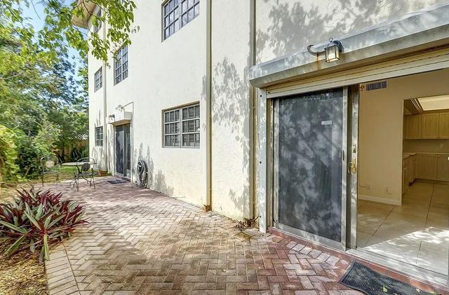 917 NE 16th Avenue 1, Fort Lauderdale, FL 33304