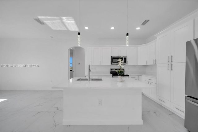 800 Pine Avenue, Lehigh Acres, FL 33972