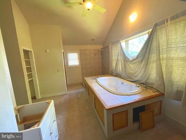 1453 MAKEFIELD RD, Yardley, PA 19067