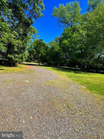 1453 MAKEFIELD RD, Yardley, PA 19067