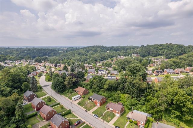 205 Maryellen Dr, N Versailles, PA 15137