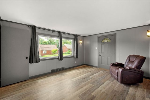 205 Maryellen Dr, N Versailles, PA 15137