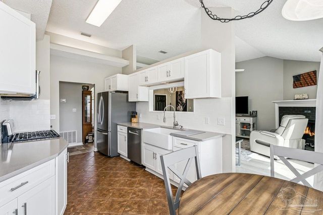 9922 Orion Lake Cir, Navarre, FL 32566