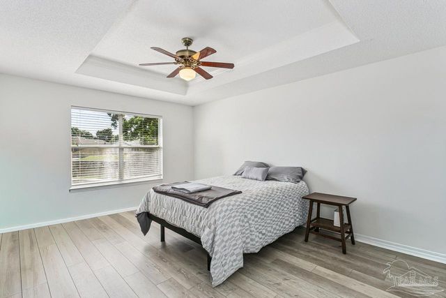 9922 Orion Lake Cir, Navarre, FL 32566
