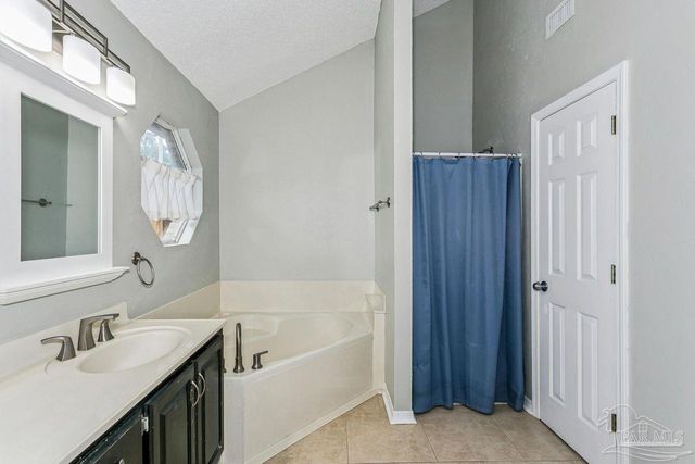 9922 Orion Lake Cir, Navarre, FL 32566