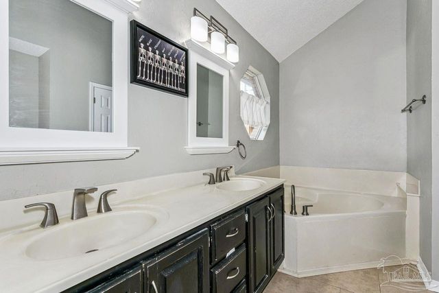 9922 Orion Lake Cir, Navarre, FL 32566
