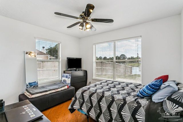 9922 Orion Lake Cir, Navarre, FL 32566