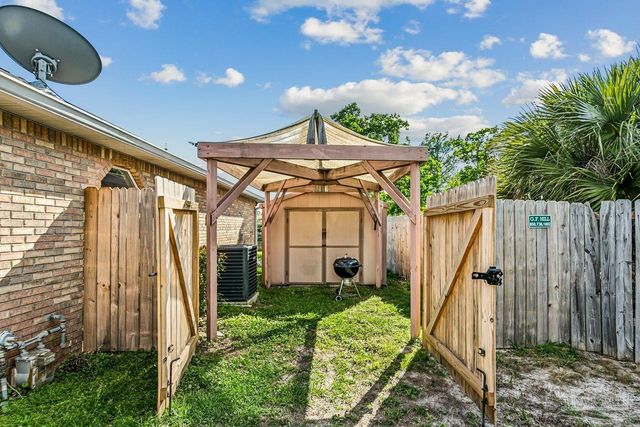 9922 Orion Lake Cir, Navarre, FL 32566