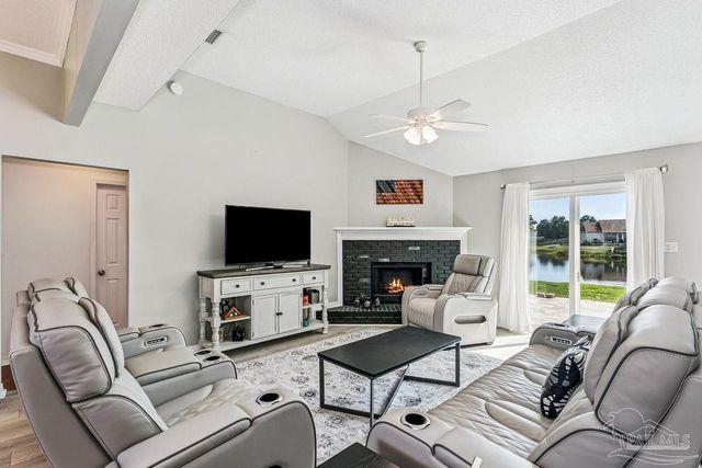 9922 Orion Lake Cir, Navarre, FL 32566