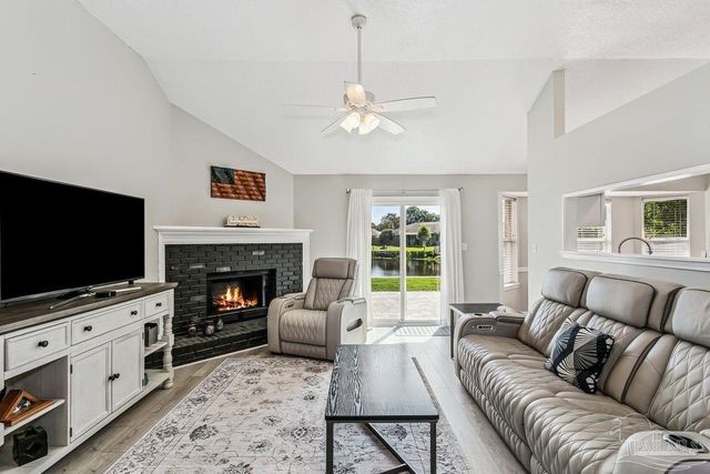 9922 Orion Lake Cir, Navarre, FL 32566