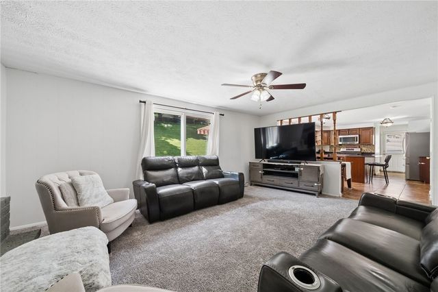 106 Pagoda Dr, Monroeville, PA 15146