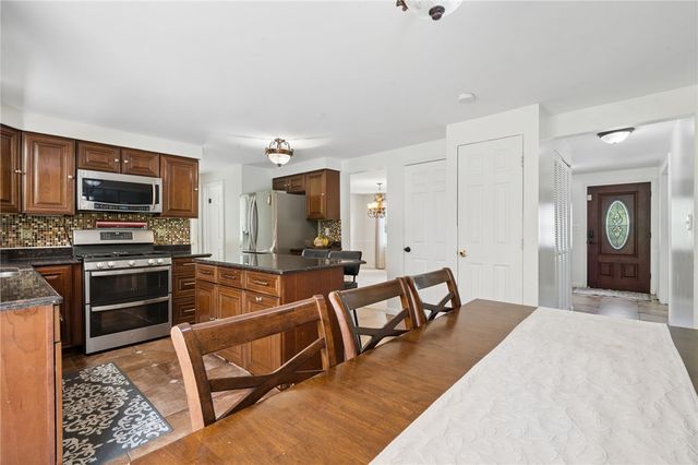 106 Pagoda Dr, Monroeville, PA 15146