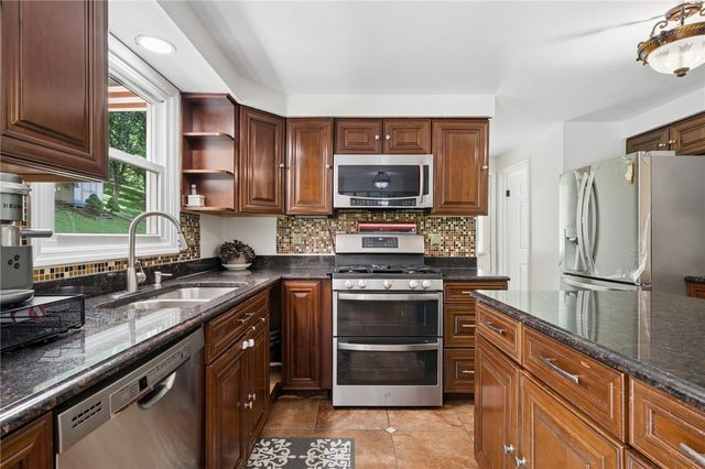 106 Pagoda Dr, Monroeville, PA 15146