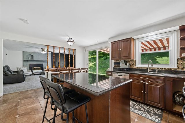 106 Pagoda Dr, Monroeville, PA 15146
