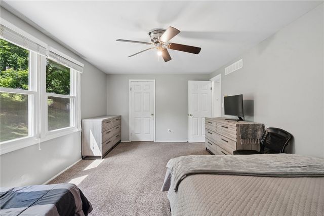 106 Pagoda Dr, Monroeville, PA 15146