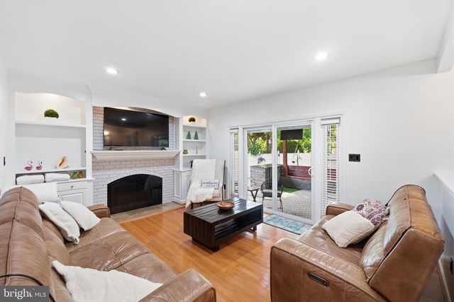 6516 DEMOCRACY BLVD, Bethesda, MD 20817