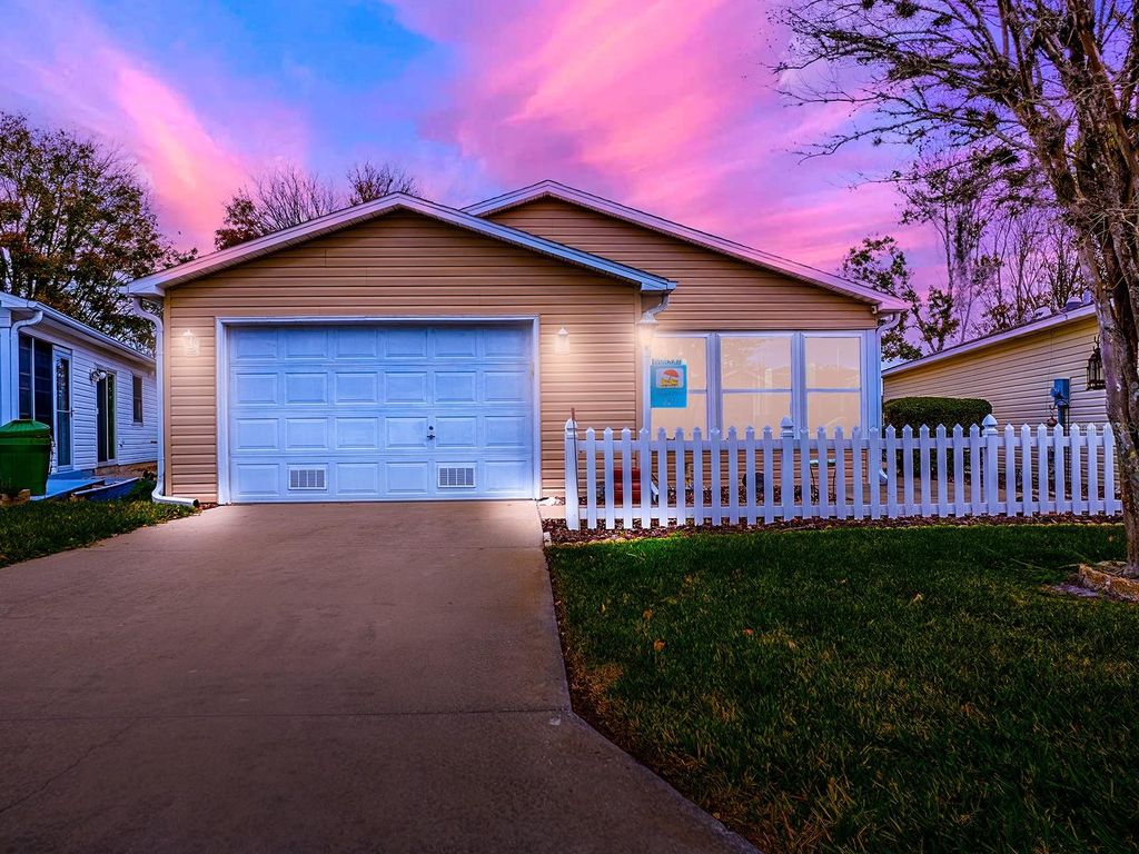 221 MONTOYA DRIVE, The Villages, FL 32159