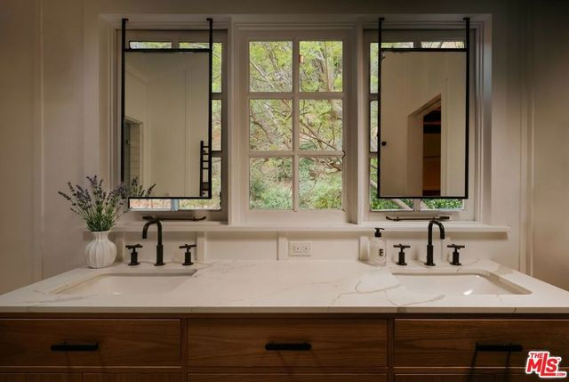 2015 Nichols Canyon Road, Los Angeles, CA 90046