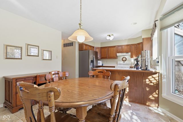 8692 Buffett Parkway, Fishers, IN 46038