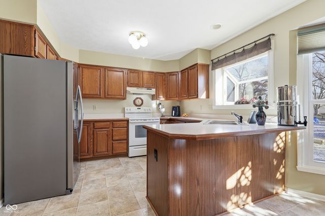 8692 Buffett Parkway, Fishers, IN 46038