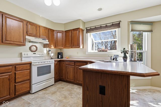8692 Buffett Parkway, Fishers, IN 46038