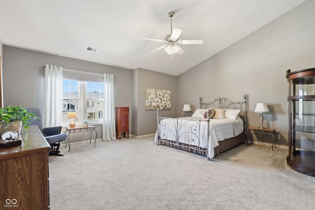 8692 Buffett Parkway, Fishers, IN 46038