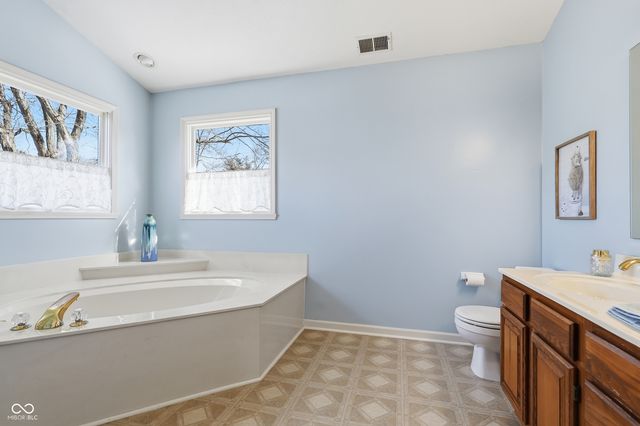 8692 Buffett Parkway, Fishers, IN 46038